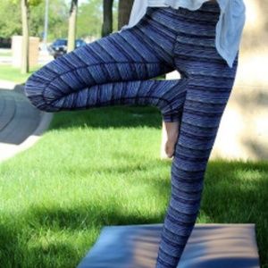 Wunder Under blue textured leggings